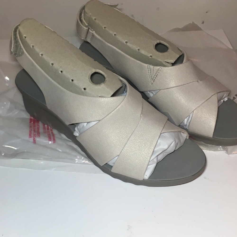Clark’s cloud steppers new in box 10 wide